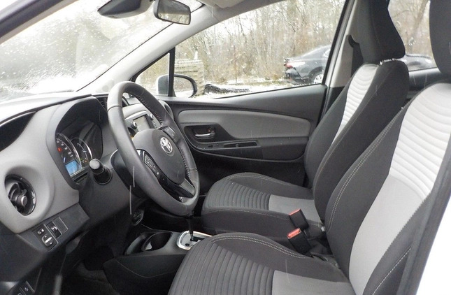Toyota Yaris cena 34900 przebieg: 30137, rok produkcji 2018 z Ożarów Mazowiecki małe 326